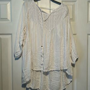 White 3 quarter sleeve shirt